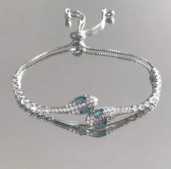 Серебристый браслет со змеей