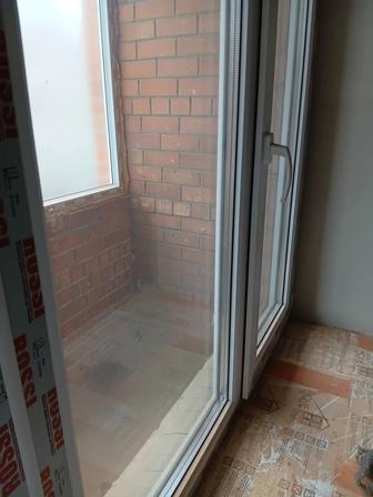 Продам пластиковые окно и дверь