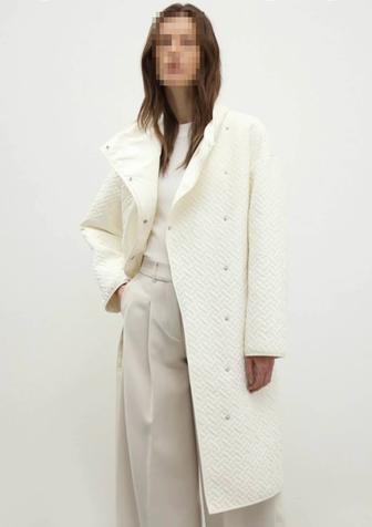 Демисезонное женское пальто.