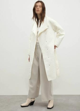 Демисезонное женское пальто.