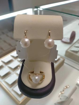 Продам комплект 585 пробы Россия. 8.77 грамм. Красное золото.