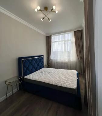 Продам двуспальную кровать с матрасом