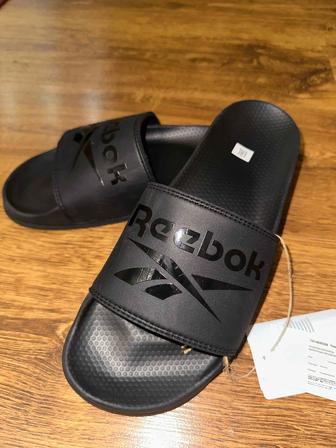 продам оригинальные тапочки Reebok