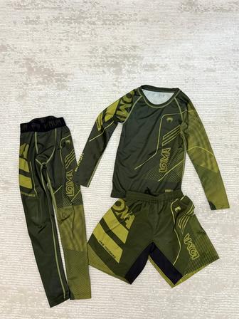 Продам детский рашгард до 8 лет.