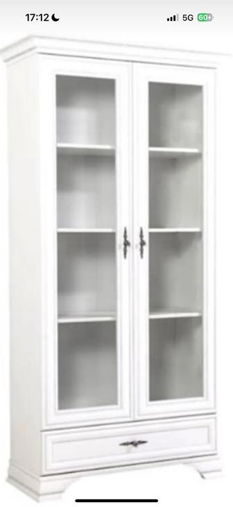 Шкаф витрина