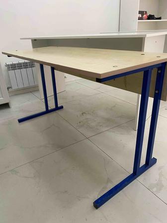 Парта школьная двухместная с 2 стульями