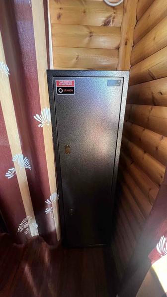Продам 2 сейфа в отличном состоянии