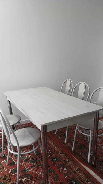 Стол со стульями