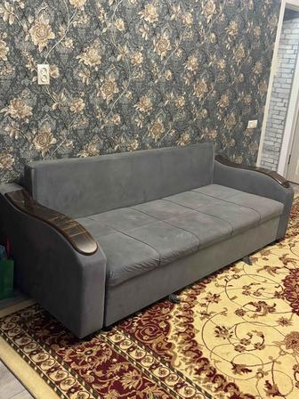 Продам серый диван в хорошем состоянии