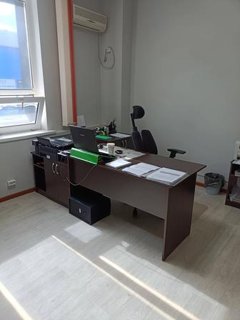 Продам офисную мебель стол