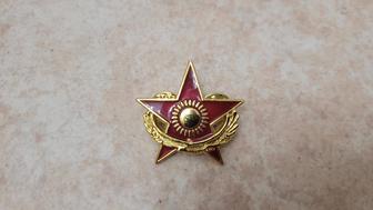 Продам значек и монету