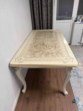 Продам новый обеденный стол с 6 стульями.
Длина в собранном виде 2,5 м,