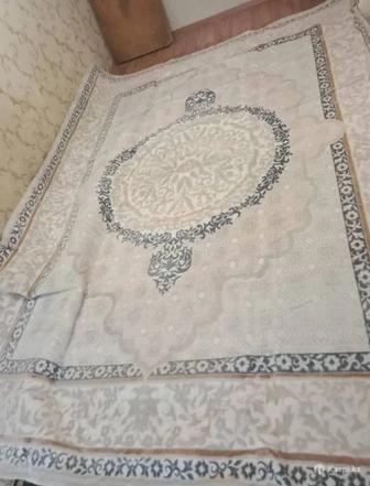 Новый ковёр сатылады ені 3, ұзындығы 4 келісім бар. Продаётся новый ковёр.