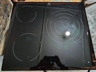 Продам электрическую плитку ELECTROLUX