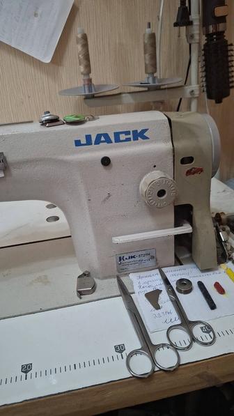 Продам швейную машину
