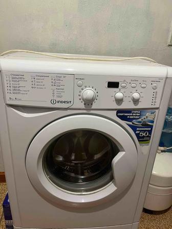 Стиральная машина Indesit-5 кг