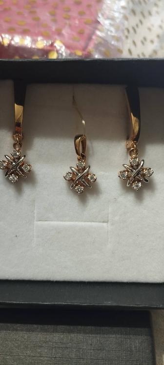 Продам золотые серьги