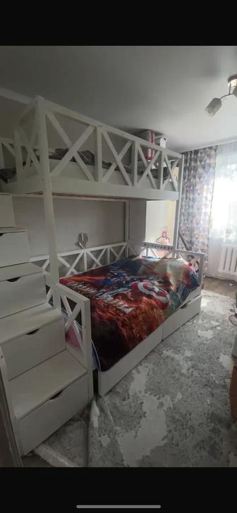 Продам двухъярусную кровать Б/У