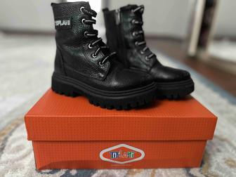 Продам детский куртку и обувь