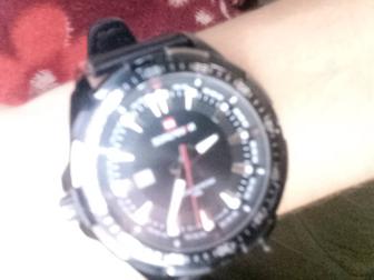Продам часы хорошие только ремешок оторван а так отличные