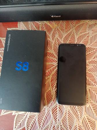 Продам телефон Самсунг S8.