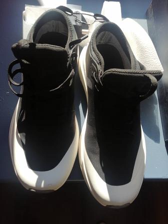 Продам кроссовки демисезон на GoreTex
