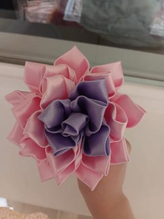 Продаю розы из атласных лент сделано собственными руками. Заказы принимаем