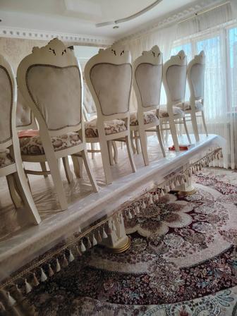 Столы и стулья