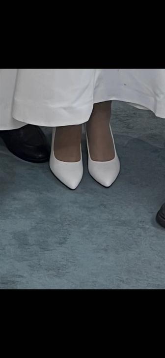 Туфли белые