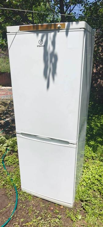 Продам холодильник индезит