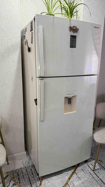 Холодильник Samsung