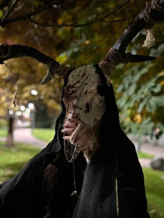 Самодельная маска и топор для косплея