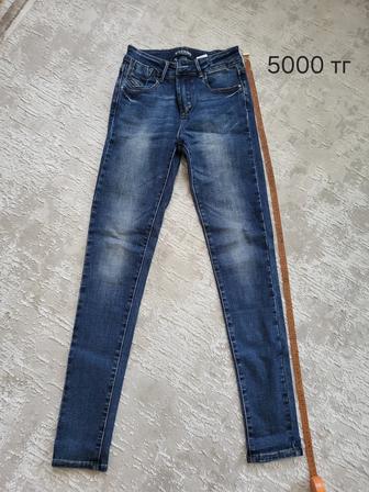 Продам женские джинсы