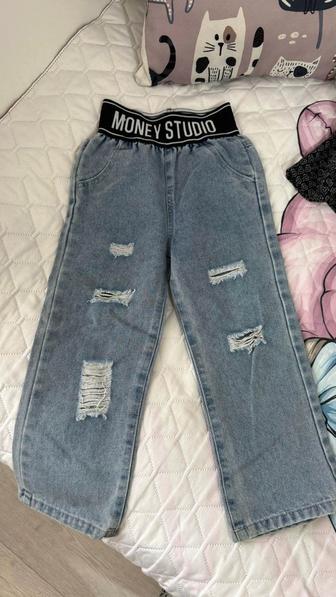 Продам джинсы на девочку