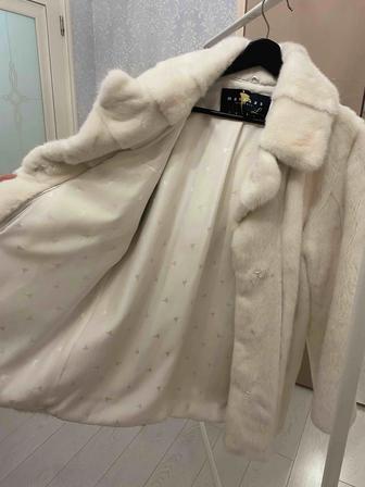Продается полушубок белый