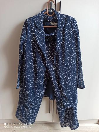 Продается красивый элегантный костюм с сердечками