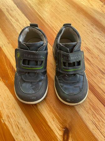 Продаю детские демисезонные сапоги р24.