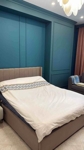 Продам двуспальную кровать с матрасом