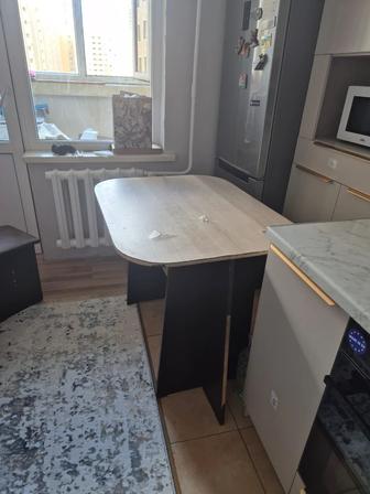 Продам стол табуретки и духовку
