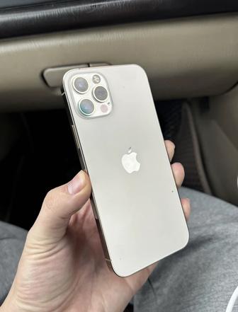 iPhone 12 Pro в отличном состоянии