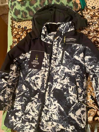 Продам куртку зимнюю для мальчика