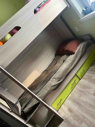 Продам двухъярусную кровать