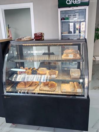 Продам витринный холодильник