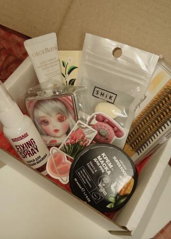 Подарочный бокс с косметикой к 8 марта