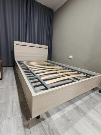 Продается кровать с тумбой 126см на 206см