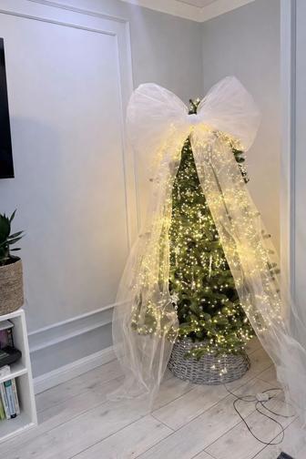 Продается елка вместе с гирляндой поддоном и большим бантом 30.000 тенге