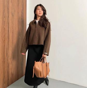 Женский бомбер черного цвета