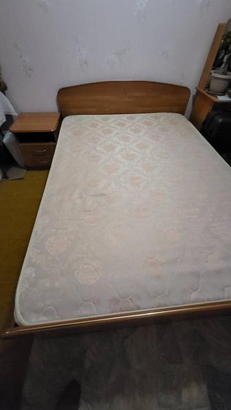 Продам двухспальную кровать