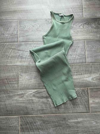 Хитовое зеленое платье с BERSHKA