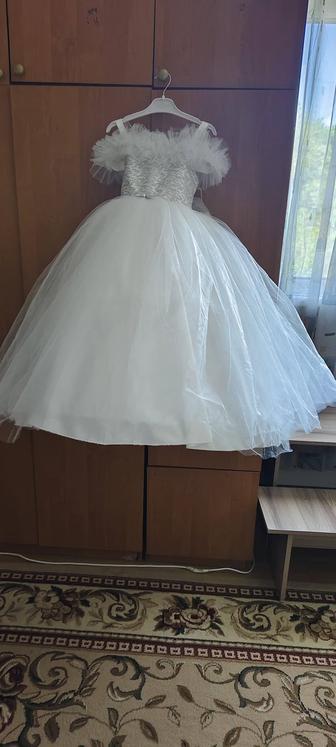 Продам платье белое